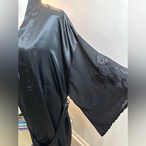 Val Mode Lingerie Maxi Lounging Robe - Size M - Picture 7 of 12